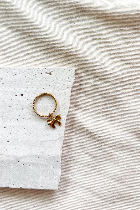 THE BOW CHARM RING