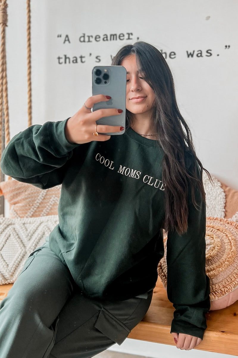 COOL MOMS CLUB EMBROIDERY SWEATSHIRT