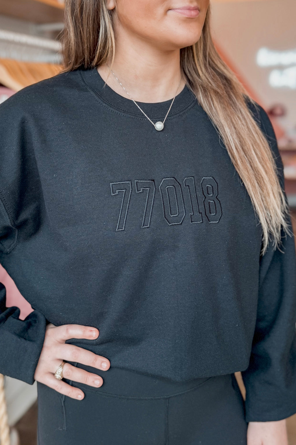 77018 EMBROIDERY SWEATSHIRT