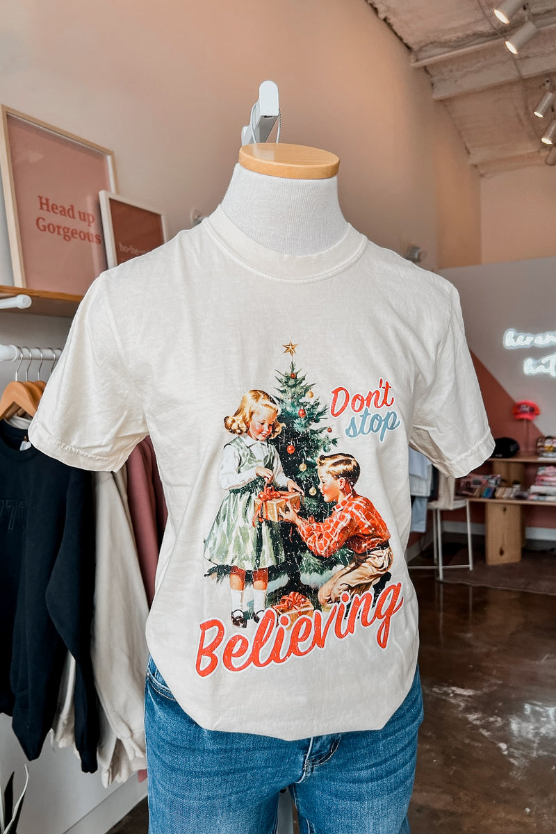 DON'T STOP BELIEVING CHRISTMAS GRAPHIC TEE